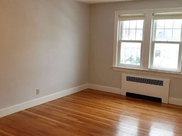 192 Holbrook Rd #4 — Photo 3