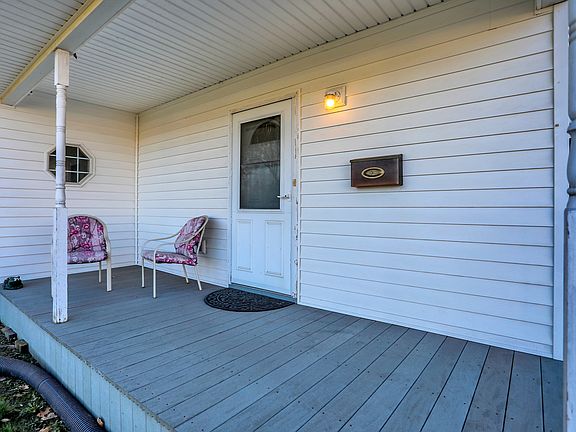 4th image of 858 S 10th St