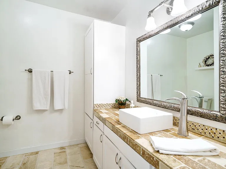3135 Hedgerow Dr — Photo 12