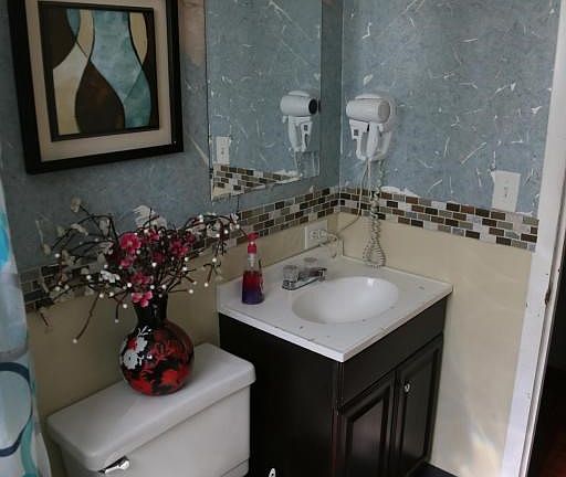 3rd image of 138 Midcliff Dr