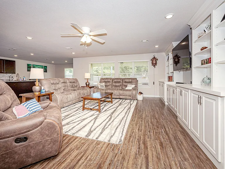 9125 Bellewood Dr — Photo 3