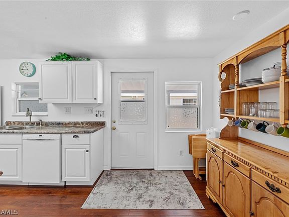 3rd image of 548 Palmer Blvd