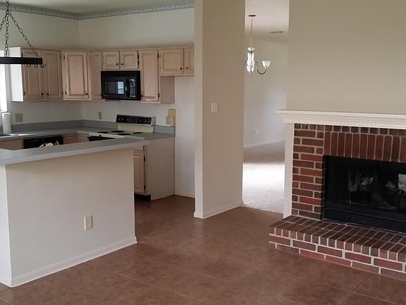 4th image of 4029 Norcross Dr
