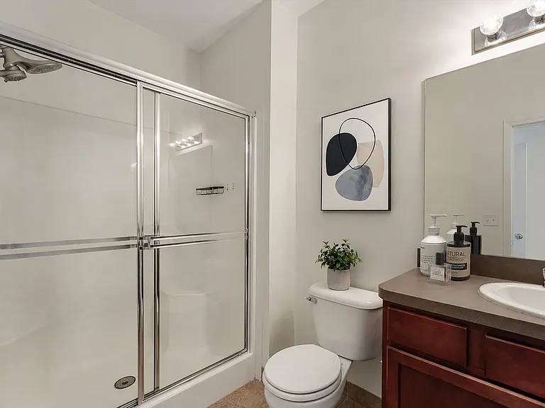 548 Graten St — Photo 13
