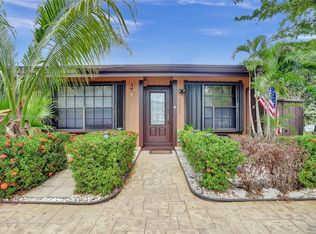 2251 Dogwood Ct, Pembroke Pines, FL 33026