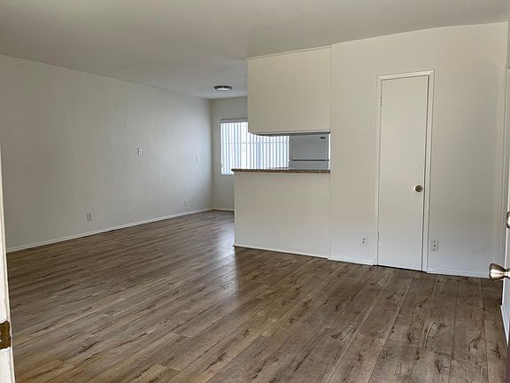 4th image of 6045 Whitsett Ave APT 11