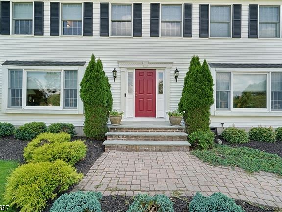 3rd image of 7 Elmwood Dr