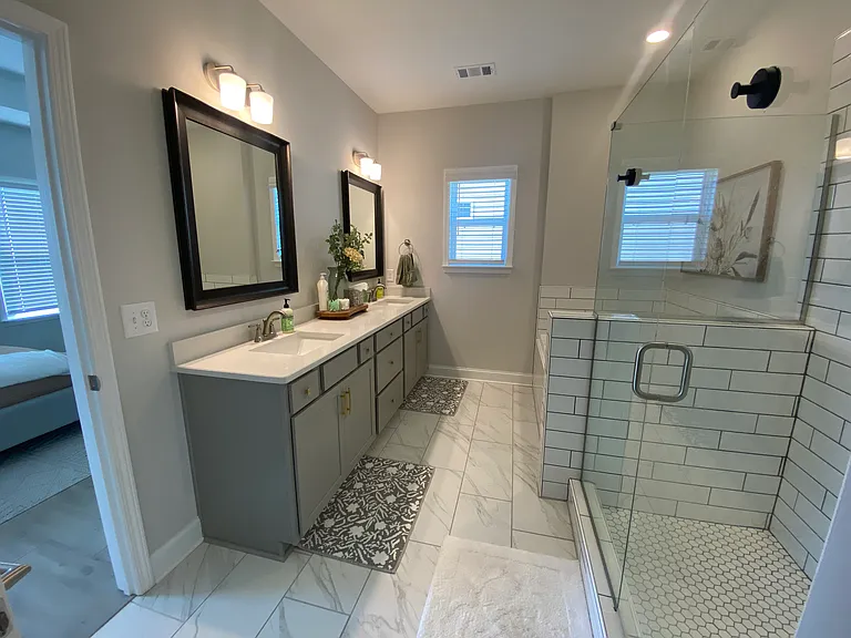 Double vanity in primary bathroom