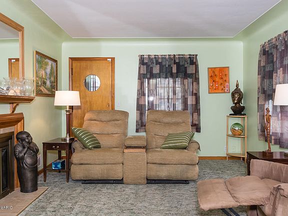 4th image of 301 Laurel Dr