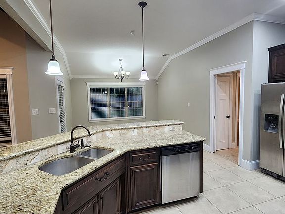 5th image of 4371 Kenilworth Cir