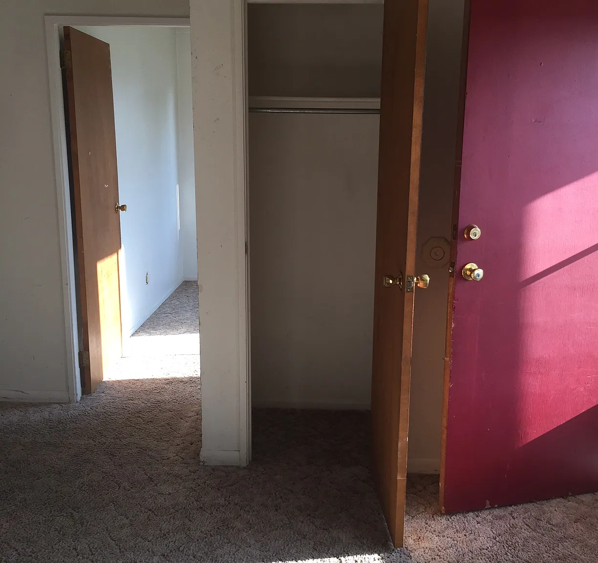 3 bed, 1000 sqft, $1,300 — Photo 3