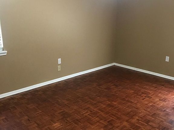 3rd image of 389 Oakland Cir NW