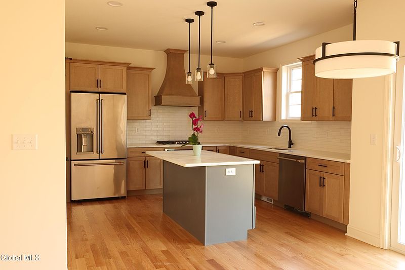 2nd image of 227 Shaker Ridge Drive