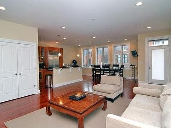 3rd image of 2301 W Wabansia Ave APT 1F