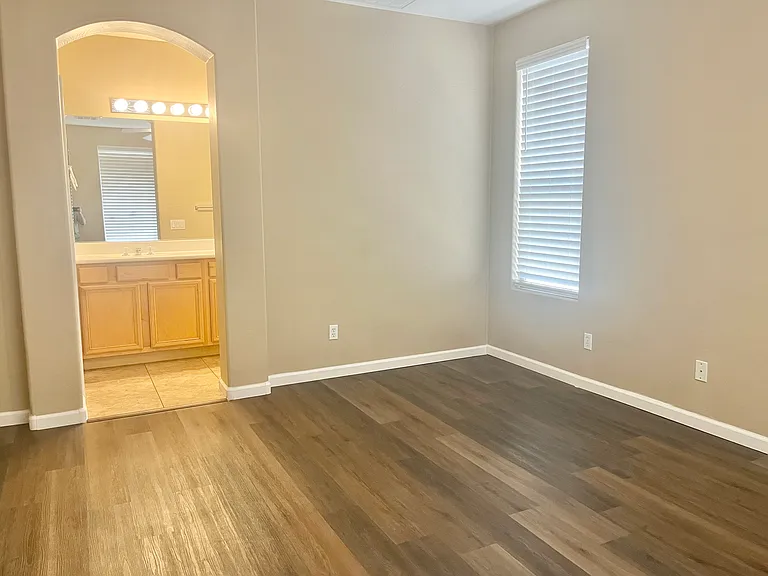 2518 W Florentine Rd — Photo 13