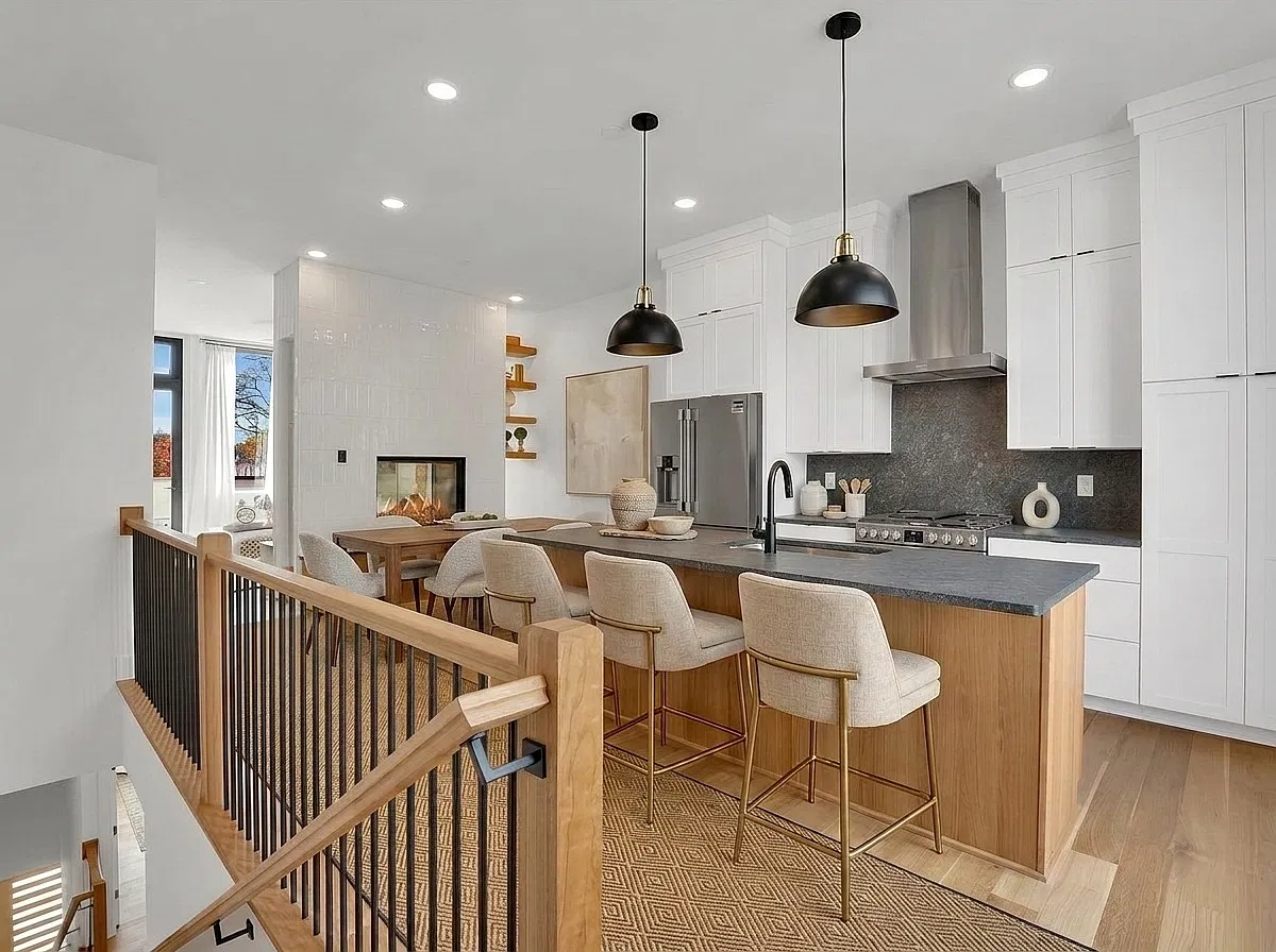 3 bed, 2136 sqft, $3,850 — Photo 3