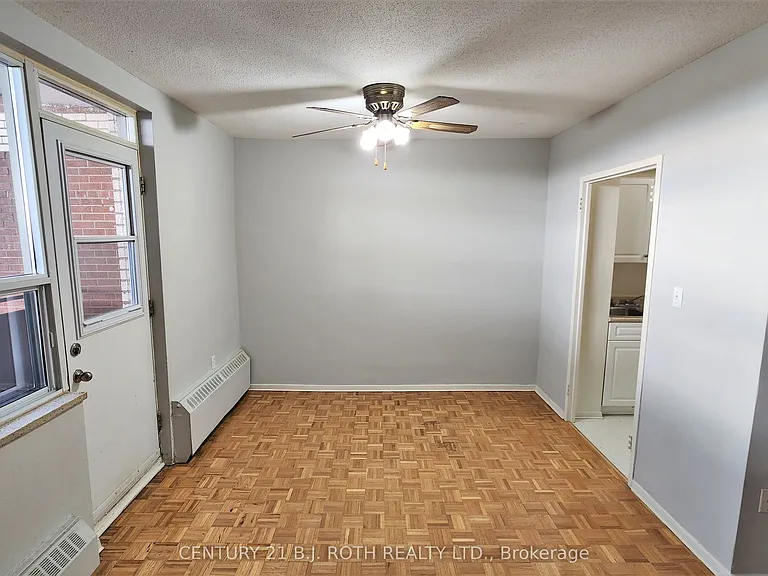 37 Peel St #808 — Photo 4