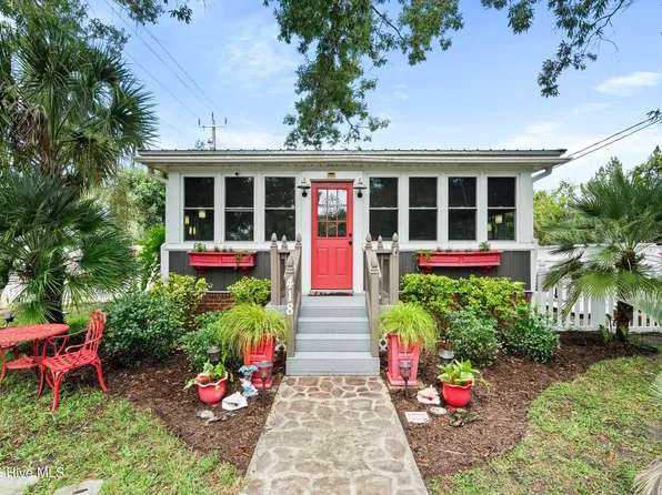 418 Raleigh Avenue, Carolina Beach, NC 28428