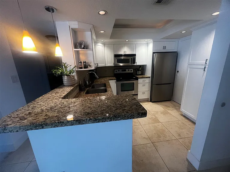1170 N Federal Hwy #311 — Photo 21