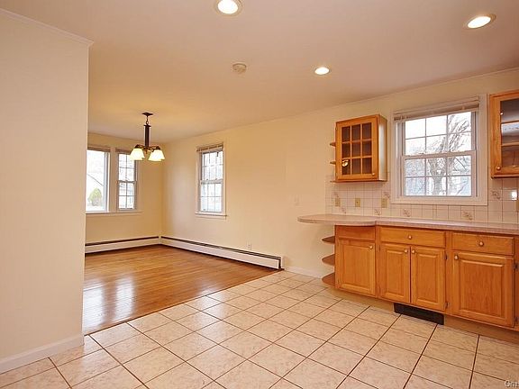 5th image of 12 Osage Dr E