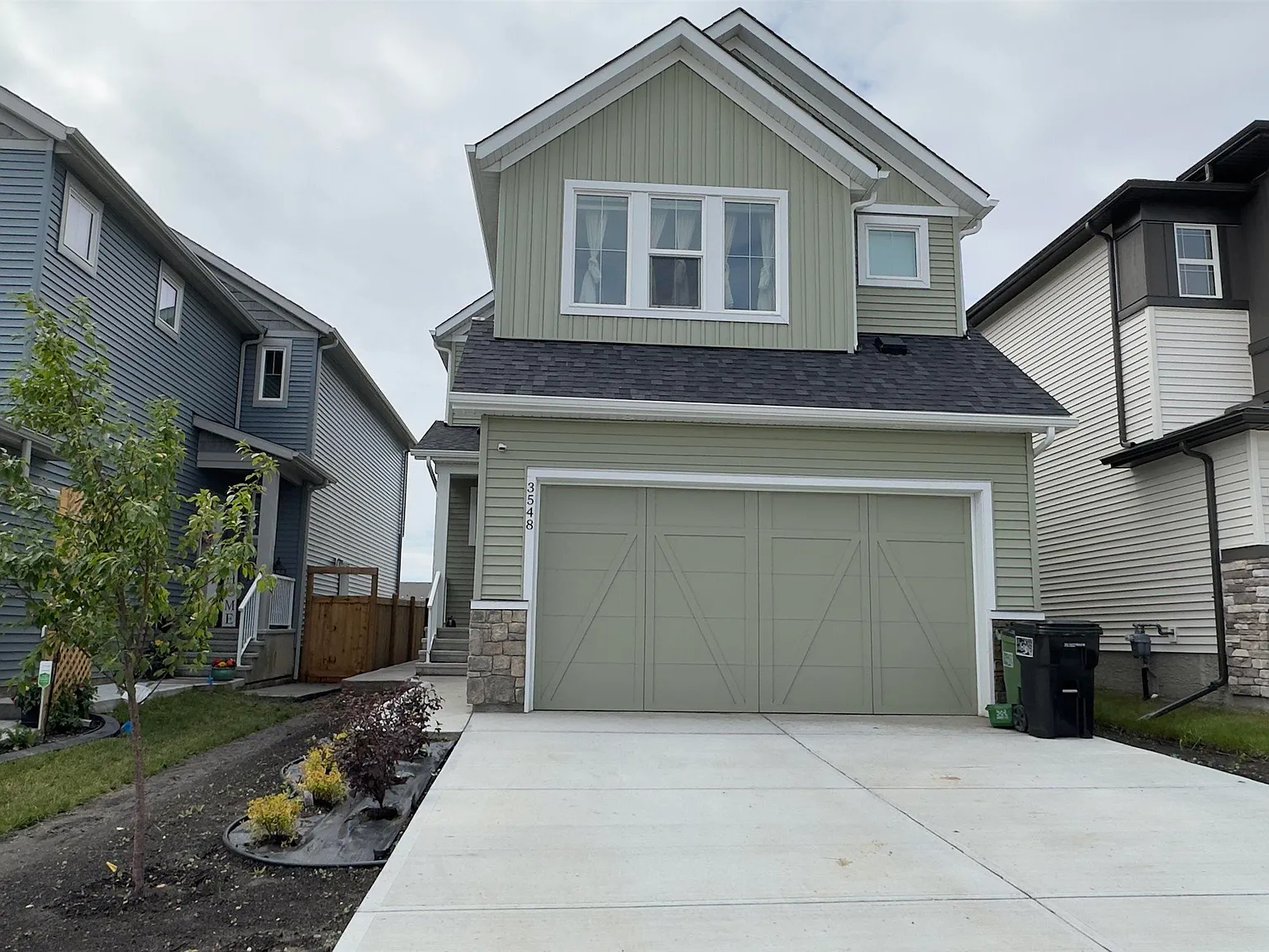 2 bed, 1.0 bath, 799 sqft, $1,300 — Photo 1