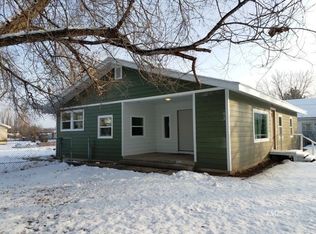 1216 N Lake Ave, Miles City, MT 59301