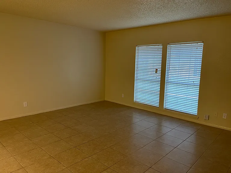 Marbach Manor Apartments — Photo 32