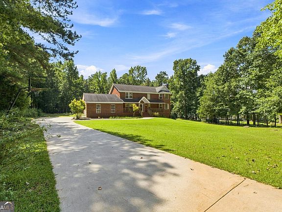 3rd image of 35 Oak Grove Ln
