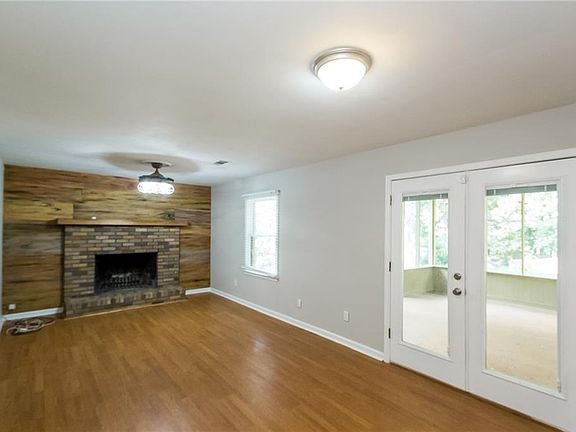 3rd image of 422 Johannah Pl