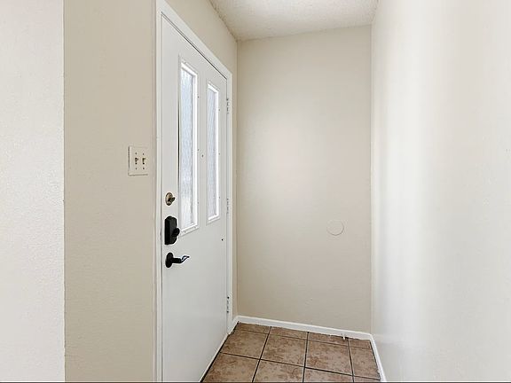 3rd image of 2004 Kirksey Dr APT A