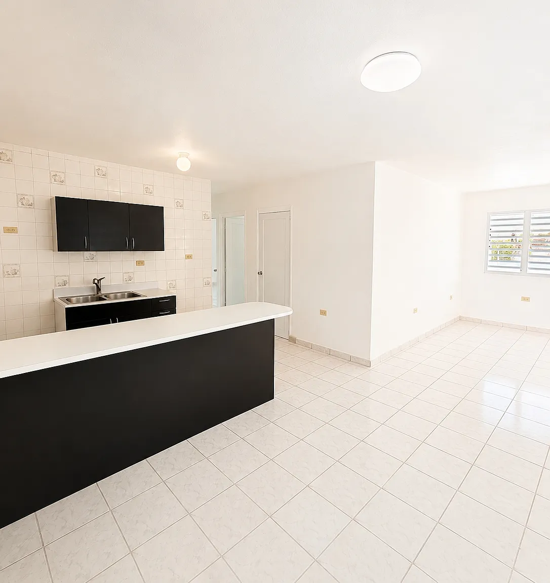3 bed, 1.0 bath, 700 sqft, $1,100 — Photo 4