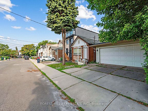 2nd image of 2 Mulberry Cres