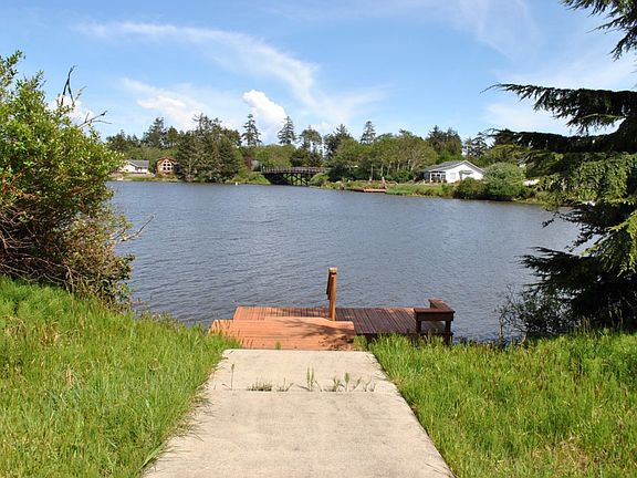 3rd image of 206 Bass Ave NE