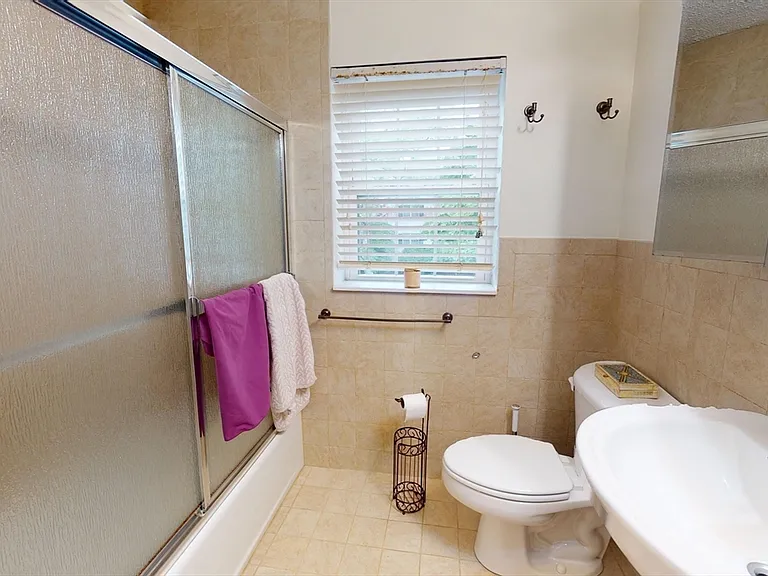 133 Lake Shore Rd #4 — Photo 12