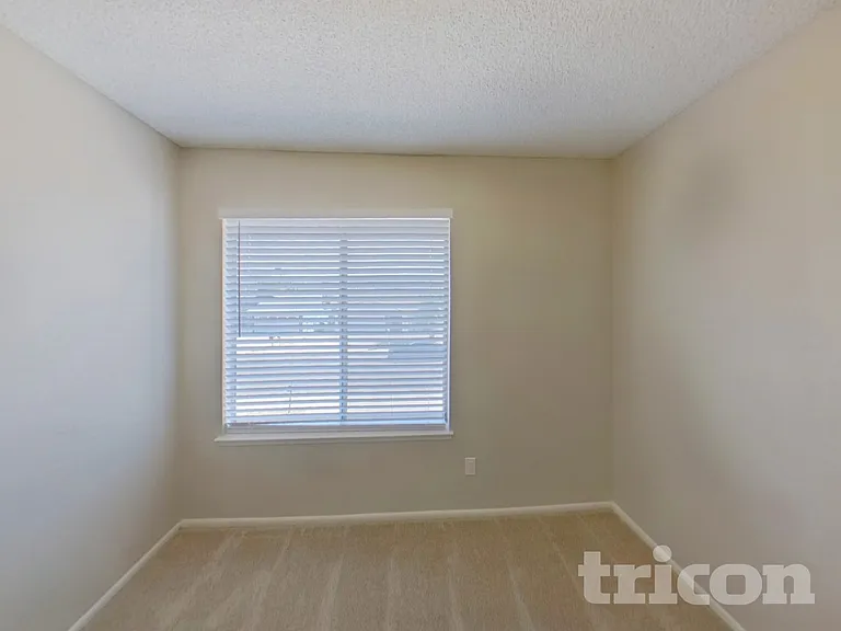1628 E Saint Anne Ave — Photo 14