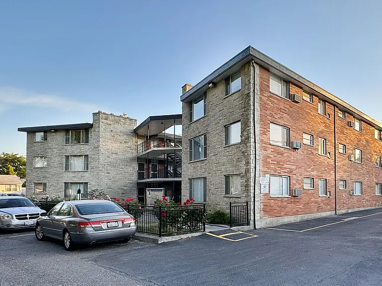 Dolphin Apartments: Leasing Specials! Great location in Kennewick — Photo 33