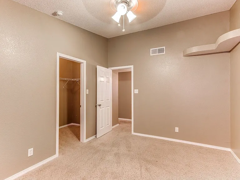 3289 Emerald Point Dr — Photo 15