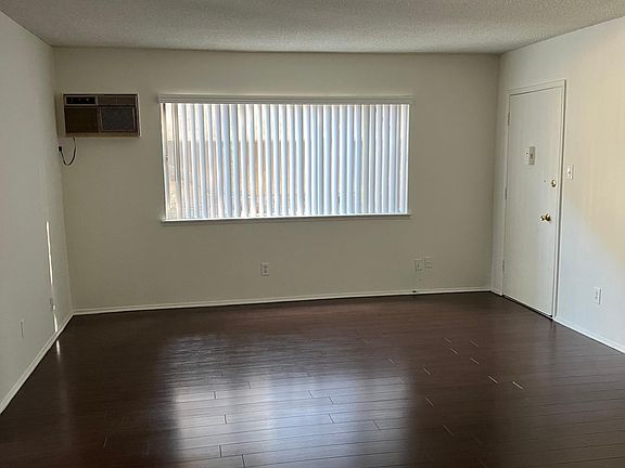 4th image of 13120 Moorpark St APT 7