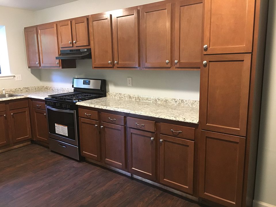 brand new kitchen-tons of cabinets