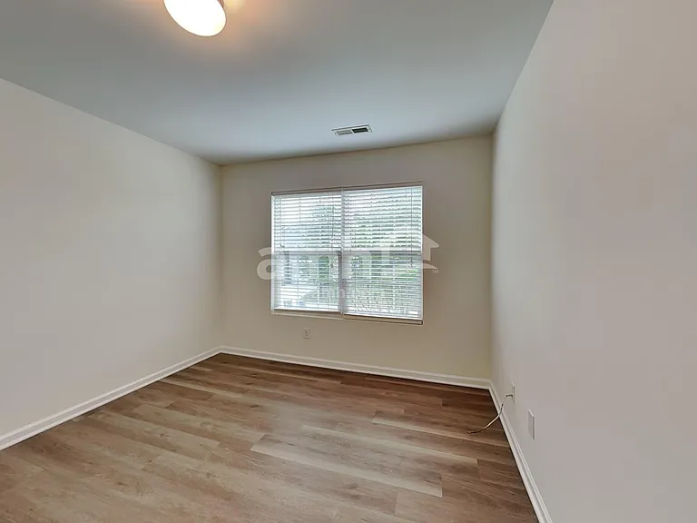 817 Redland Dr — Photo 15