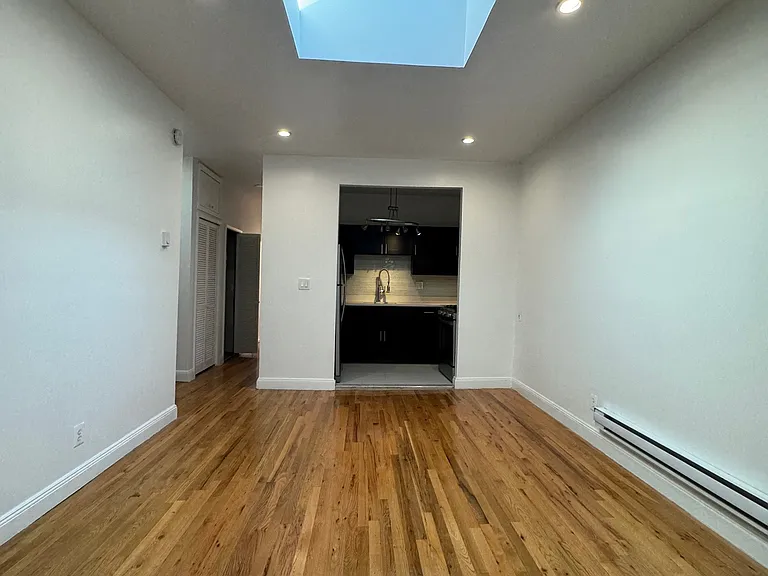 228 Monroe St #4 — Photo 1