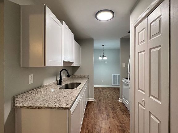 3rd image of 1601 Sparkman Dr NW APT 304