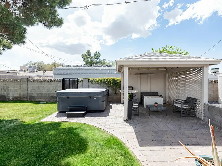 2237 E Hillery Dr — Photo 17