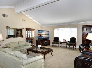 2525 Shadow Lk #1, Santa Ana, CA 92705