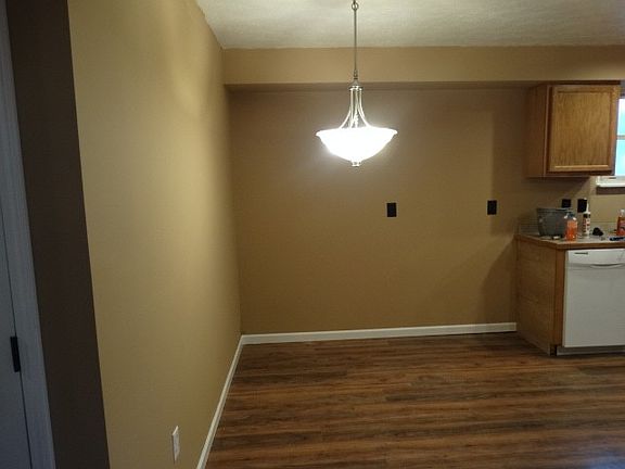 5th image of 522 E Oak St