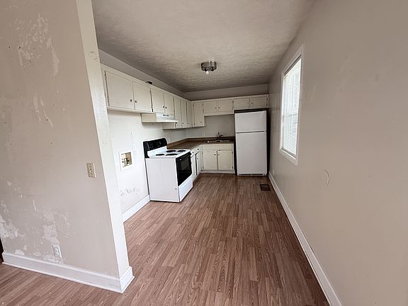 4th image of 3280 Niagara Ct