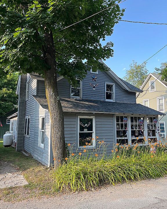 2nd image of 116 Monomonock Rd