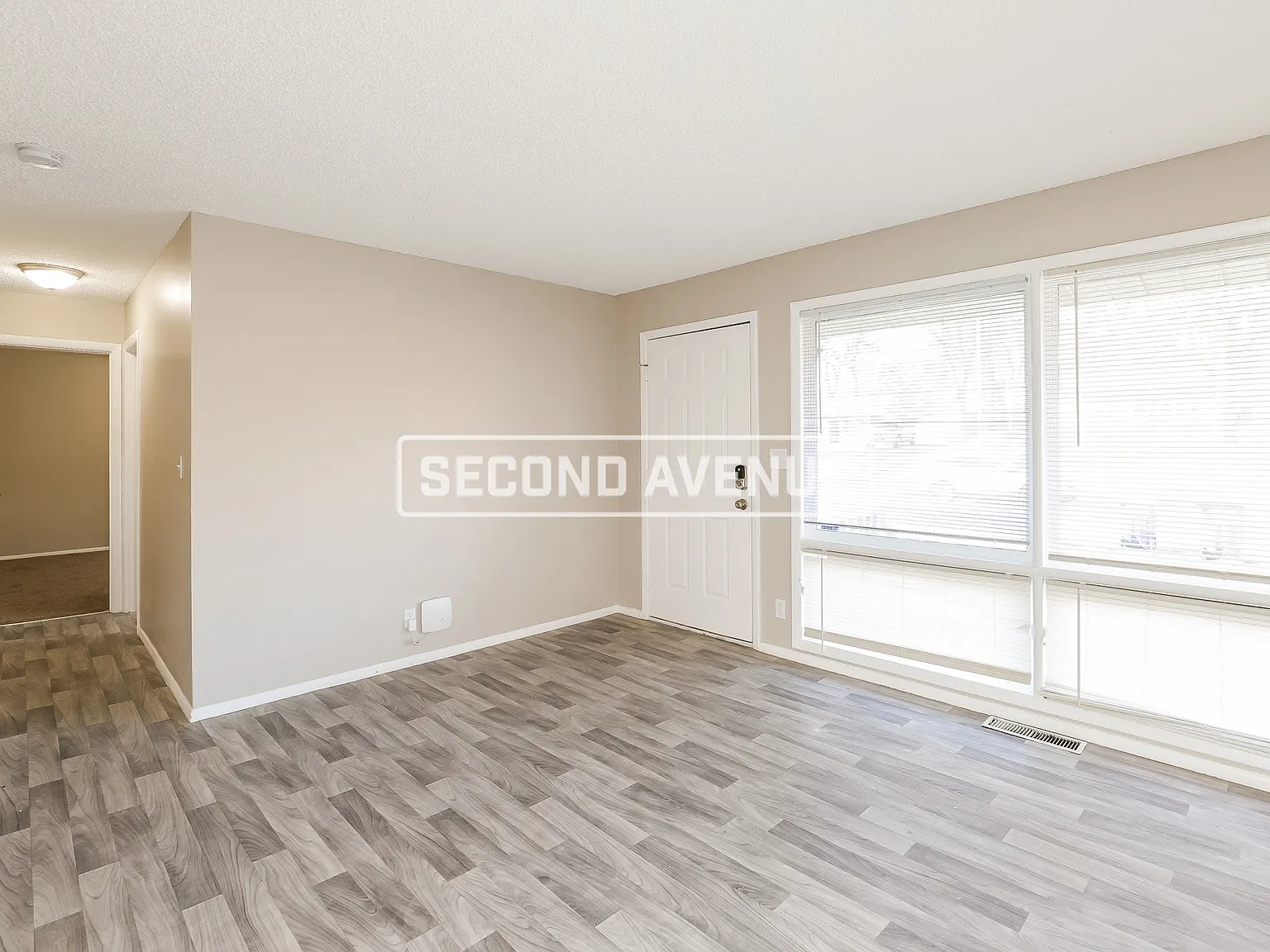 3 bed, 2.0 bath, 1064 sqft, $1,350 — Photo 2