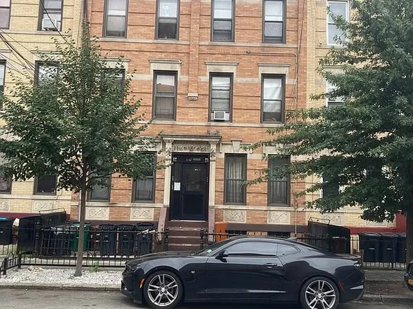 1678 Gates Ave, Ridgewood, NY 11385