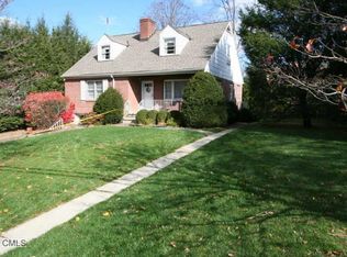 15 E Byway Ave, Greenwich, CT 06831